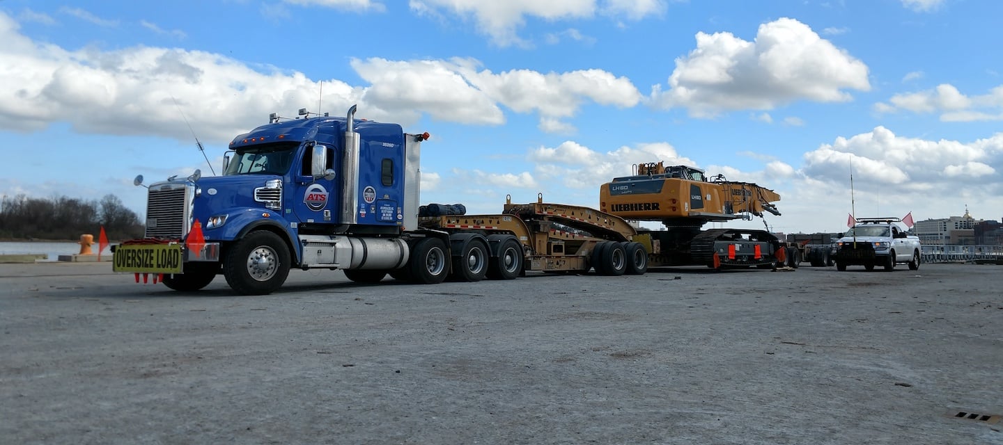 Rear Pilot Car escorting an overdimensional shipment